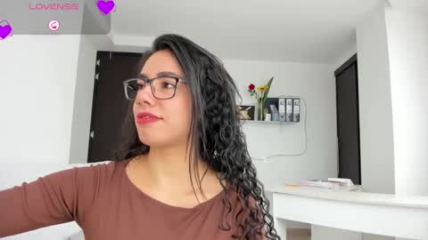 Snapshot of paulina_dossantos chatting on February 2026 06:17:02 PM paulina online show from February 2026 06:17:02 PM