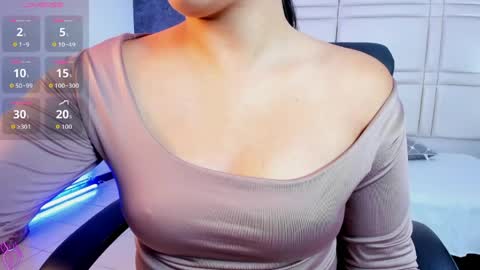 Paulina  online show from April 2026 12:02:01 PM