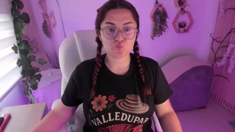 Snapshot of paulinacostello chatting on October 2025 07:02:02 PM Estefania online show from October 2025 07:02:02 PM