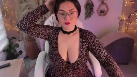 Snapshot of paulinacostello chatting on November 2025 02:05:01 PM Estefania online show from November 2025 02:05:01 PM
