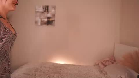 Snapshot of pauline_2005 chatting on June 2026 01:25:02 PM Pauline online show from June 2026 01:25:02 PM