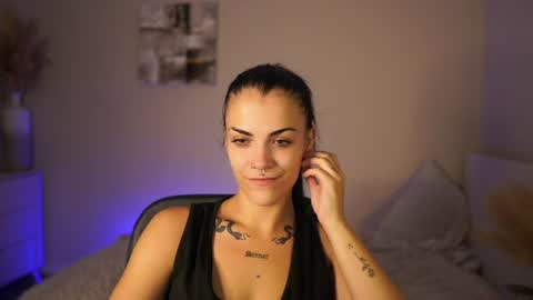 Snapshot of pauline_2005 chatting on July 2026 07:00:02 PM Pauline online show from July 2026 07:00:02 PM