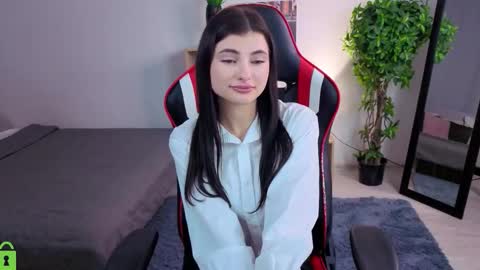 Pauline online show from November 2025 07:34:02 PM