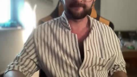 Snapshot of paulsimpsn chatting on September 2025 07:55:02 AM love bush online show from September 2025 07:55:02 AM