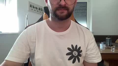 Snapshot of paulsimpsn chatting on October 2025 08:48:01 AM love bush online show from October 2025 08:48:01 AM