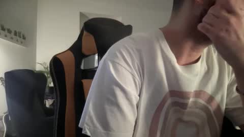 Snapshot of paulsimpsn chatting on December 2025 07:46:02 AM love bush online show from December 2025 07:46:02 AM