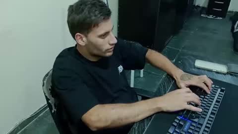 Snapshot of paurrrossa chatting on October 2025 02:12:02 AM PauRosa online show from October 2025 02:12:02 AM