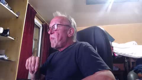 Snapshot of pc8474408 chatting on September 2025 07:25:02 PM pc8474408 online show from September 2025 07:25:02 PM