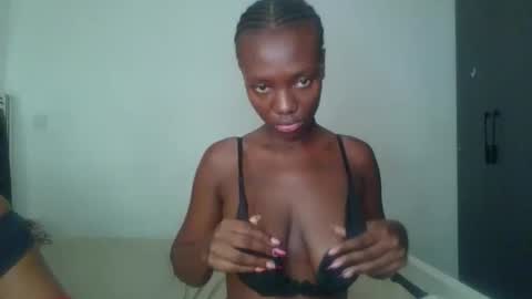 peach_ebonny online show from April 2026 11:53:01 PM