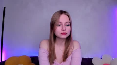 Snapshot of peach_sophie chatting on January 2025 09:21:02 AM Sophie online show from January 2025 09:21:02 AM