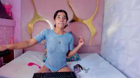 Snapshot of peachrougeh chatting on December 2025 08:59:01 PM peachrougeh online show from December 2025 08:59:01 PM