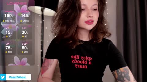 Snapshot of peachvibes chatting on December 2024 09:28:02 PM Lili online show from December 2024 09:28:02 PM