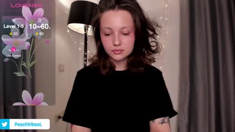 Snapshot of peachvibes chatting on December 2024 12:25:01 AM Lili online show from December 2024 12:25:01 AM