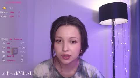 Snapshot of peachvibes chatting on March 2025 03:51:02 AM Lili online show from March 2025 03:51:02 AM