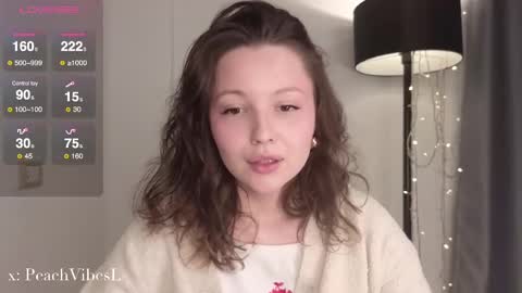 Snapshot of peachvibes chatting on March 2025 09:44:02 AM Lili online show from March 2025 09:44:02 AM