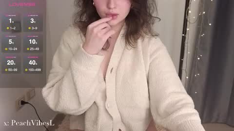 Snapshot of peachvibes chatting on March 2025 04:02:01 PM Lili online show from March 2025 04:02:01 PM