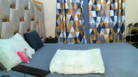 Snapshot of peachygirl255 chatting on March 2026 06:19:02 AM Peachy online show from March 2026 06:19:02 AM