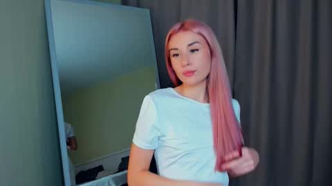 Snapshot of pearlenehidaka chatting on December 2025 06:22:02 AM Emma online show from December 2025 06:22:02 AM