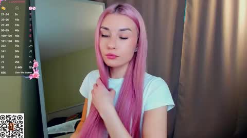 Snapshot of pearlenehidaka chatting on December 2025 06:07:02 AM Emma online show from December 2025 06:07:02 AM