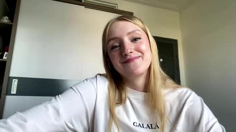 Snapshot of pearlinesilfies chatting on May 2026 08:40:02 AM Zlata online show from May 2026 08:40:02 AM