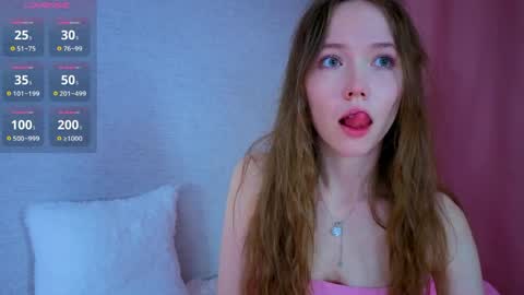 pearly_peach_ online show from June 2026 06:14:01 PM