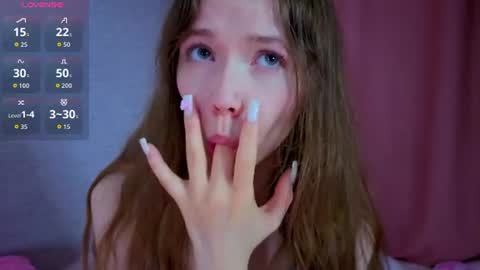 Snapshot of pearly_peach_ chatting on June 2026 08:18:01 PM pearly_peach_ online show from June 2026 08:18:01 PM