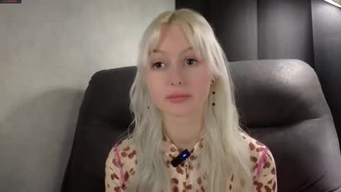 Snapshot of peek_in_my_window chatting on September 2025 04:28:01 AM tony online show from September 2025 04:28:01 AM