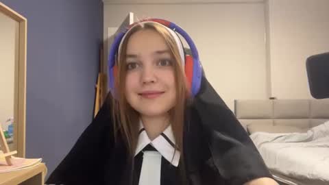 Luna Vale online show from June 2026 07:40:01 PM