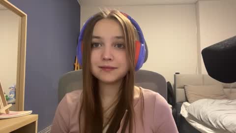 Luna Vale online show from July 2026 07:38:01 PM