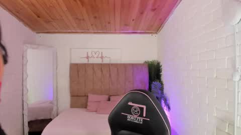 penelope online show from September 2025 03:19:02 AM