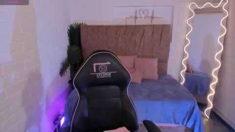 penelope online show from November 2025 03:28:02 AM