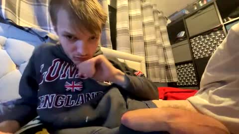 Penguin online show from December 2025 07:07:02 PM