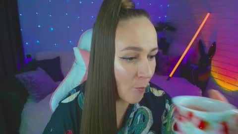 Dia  online show from September 2025 08:22:02 PM