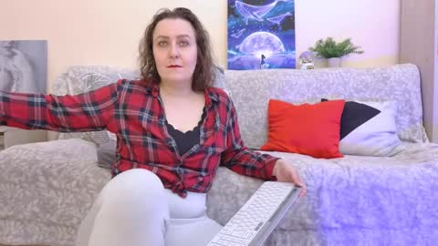 Snapshot of pepper_corn chatting on November 2025 08:03:02 AM Olga and Kirill online show from November 2025 08:03:02 AM