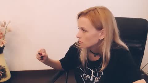 Snapshot of peppymia chatting on September 2025 09:53:02 AM Mia online show from September 2025 09:53:02 AM