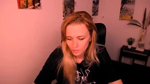 Snapshot of peppymia chatting on September 2025 06:24:02 AM Mia online show from September 2025 06:24:02 AM