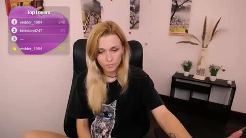 Snapshot of peppymia chatting on September 2025 07:54:01 AM Mia online show from September 2025 07:54:01 AM