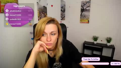 Snapshot of peppymia chatting on October 2025 10:38:01 AM Mia online show from October 2025 10:38:01 AM