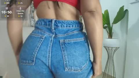 Snapshot of perla_hot4u chatting on April 2026 10:45:02 PM online show from April 2026 10:45:02 PM
