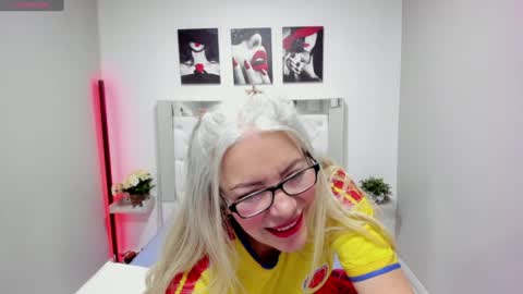 Perla online show from July 2026 01:06:01 PM