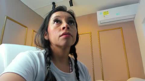 Snapshot of perlapreciosa chatting on November 2025 03:56:01 AM PerlaPreciosa online show from November 2025 03:56:01 AM