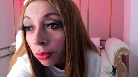 Snapshot of perlapreciosa chatting on December 2025 04:17:01 AM PerlaPreciosa online show from December 2025 04:17:01 AM