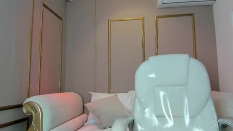 Snapshot of perlapreciosa chatting on December 2025 04:07:02 AM PerlaPreciosa online show from December 2025 04:07:02 AM