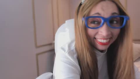 Snapshot of perlapreciosa chatting on February 2026 04:00:02 AM PerlaPreciosa online show from February 2026 04:00:02 AM