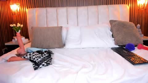 Snapshot of perlapreciosa chatting on April 2026 06:19:01 AM PerlaPreciosa online show from April 2026 06:19:01 AM