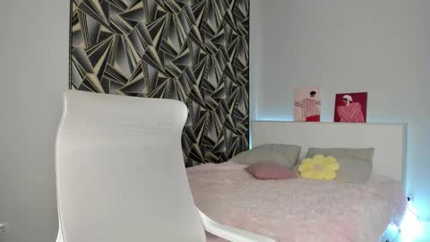 Snapshot of peroona chatting on December 2025 08:23:01 AM Mia online show from December 2025 08:23:01 AM