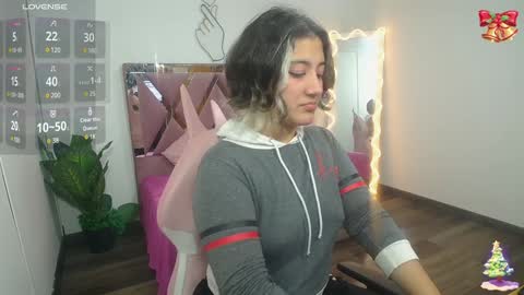 Snapshot of persefone_tay chatting on December 2024 02:53:01 AM Persefone online show from December 2024 02:53:01 AM