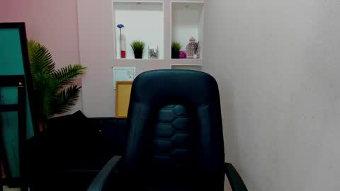 Snapshot of persinaky chatting on November 2025 08:33:02 PM horror flying on the wings of the night.... online show from November 2025 08:33:02 PM