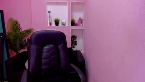 Snapshot of persinaky chatting on December 2025 08:58:01 PM horror flying on the wings of the night.... online show from December 2025 08:58:01 PM