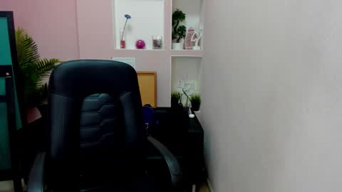 Snapshot of persinaky chatting on January 2026 03:50:02 PM horror flying on the wings of the night.... online show from January 2026 03:50:02 PM